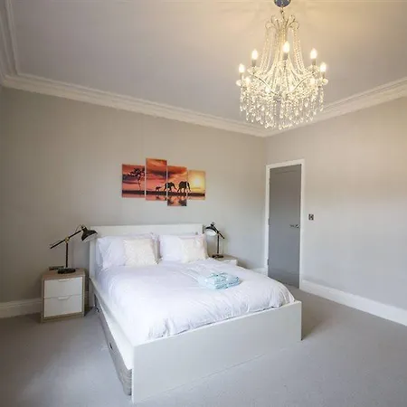 Fantastic 4 5 Bed Family Mins From Centre York